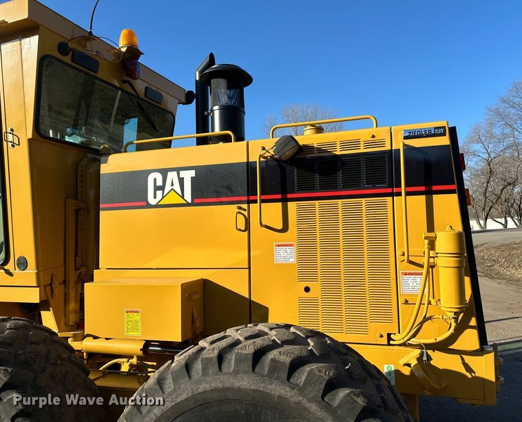 image for item DO3208 2001 Caterpillar  140H motor grader