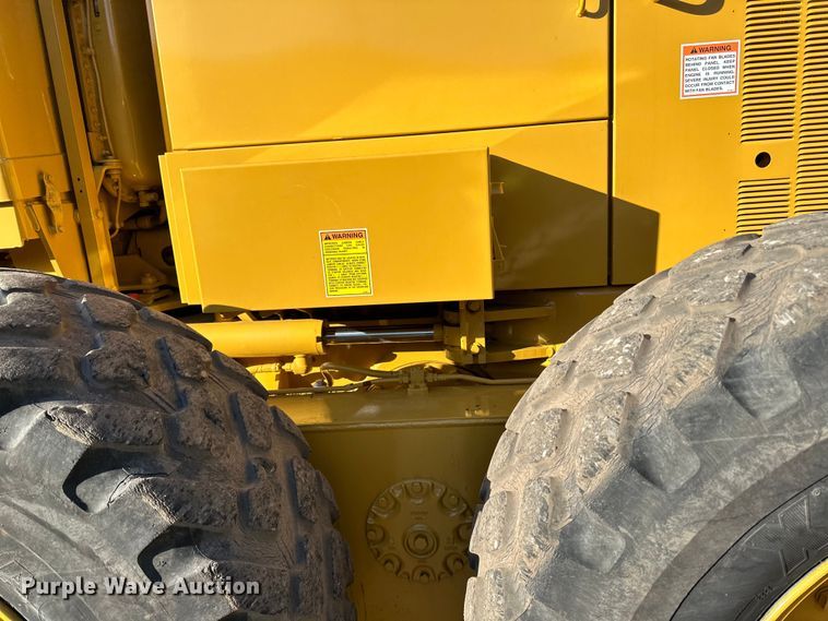 image for item DO3208 2001 Caterpillar  140H motor grader