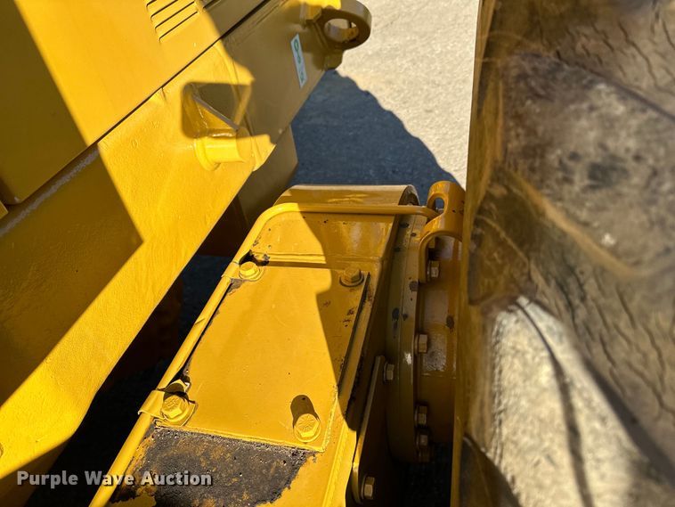 image for item DO3208 2001 Caterpillar  140H motor grader