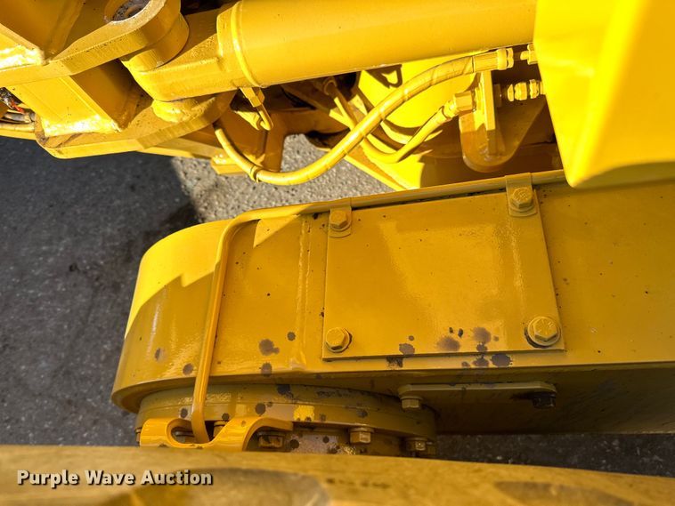 image for item DO3208 2001 Caterpillar  140H motor grader