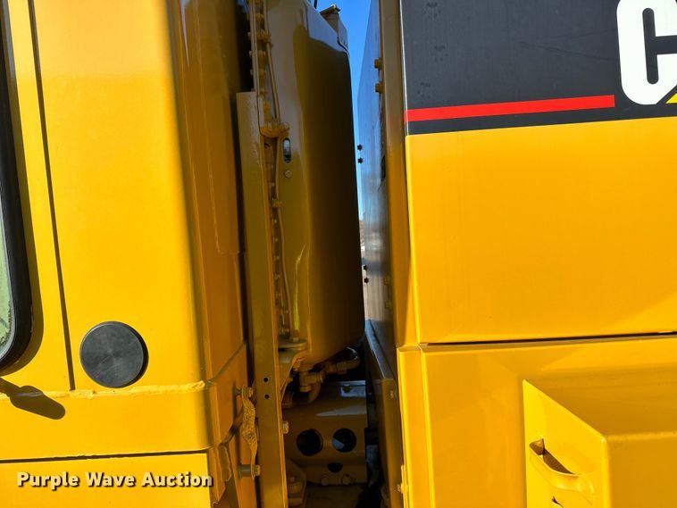 image for item DO3208 2001 Caterpillar  140H motor grader