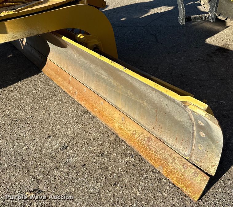 image for item DO3208 2001 Caterpillar  140H motor grader