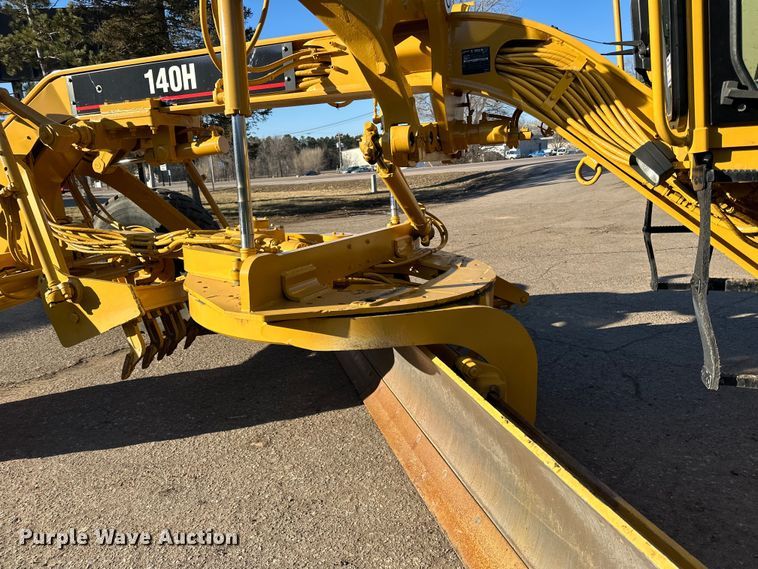 image for item DO3208 2001 Caterpillar  140H motor grader