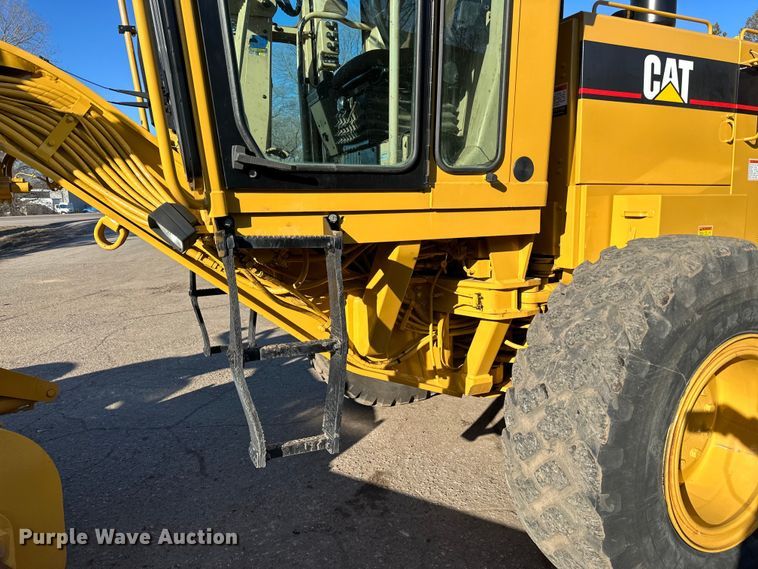 image for item DO3208 2001 Caterpillar  140H motor grader