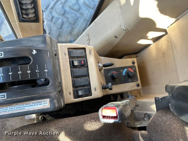 image for item DO3208 2001 Caterpillar  140H motor grader