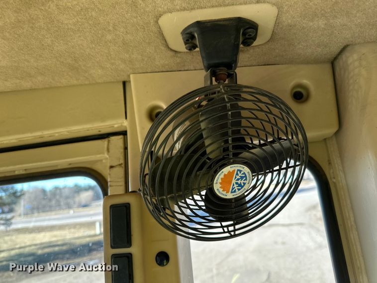 image for item DO3208 2001 Caterpillar  140H motor grader