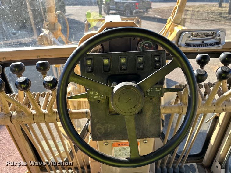 image for item DO3208 2001 Caterpillar  140H motor grader