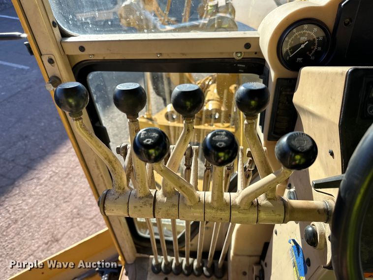 image for item DO3208 2001 Caterpillar  140H motor grader