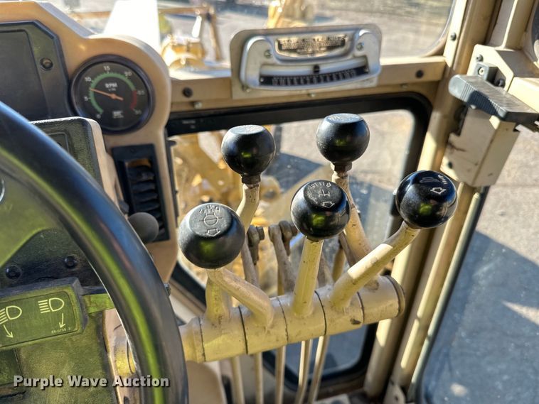 image for item DO3208 2001 Caterpillar  140H motor grader