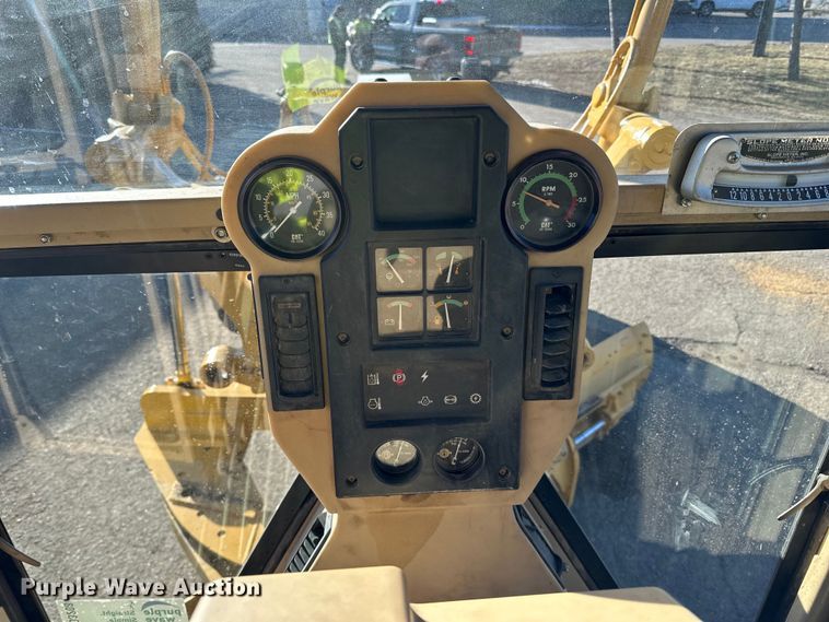image for item DO3208 2001 Caterpillar  140H motor grader