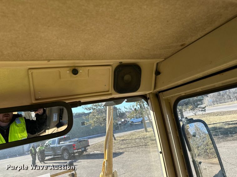 image for item DO3208 2001 Caterpillar  140H motor grader