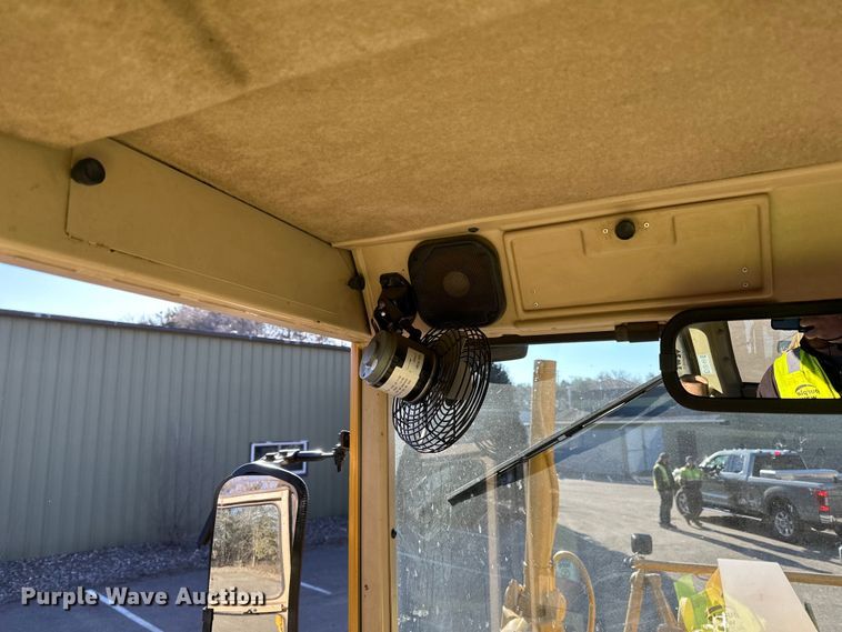 image for item DO3208 2001 Caterpillar  140H motor grader