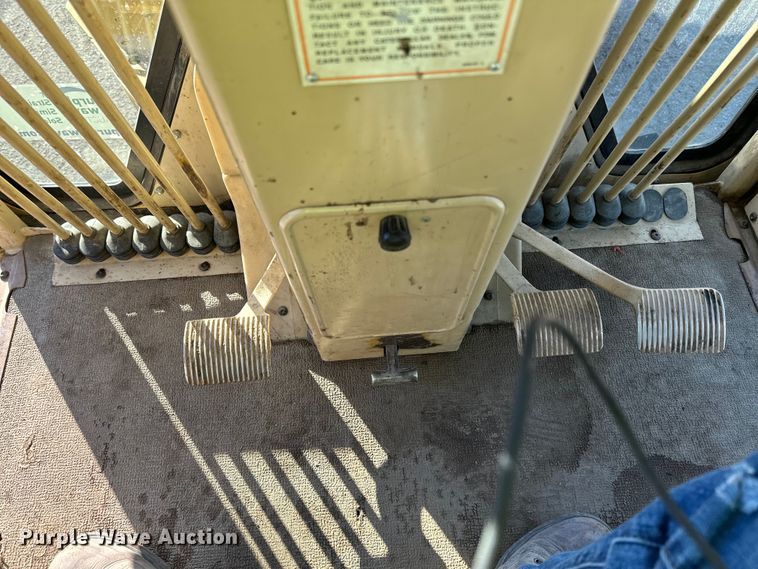 image for item DO3208 2001 Caterpillar  140H motor grader