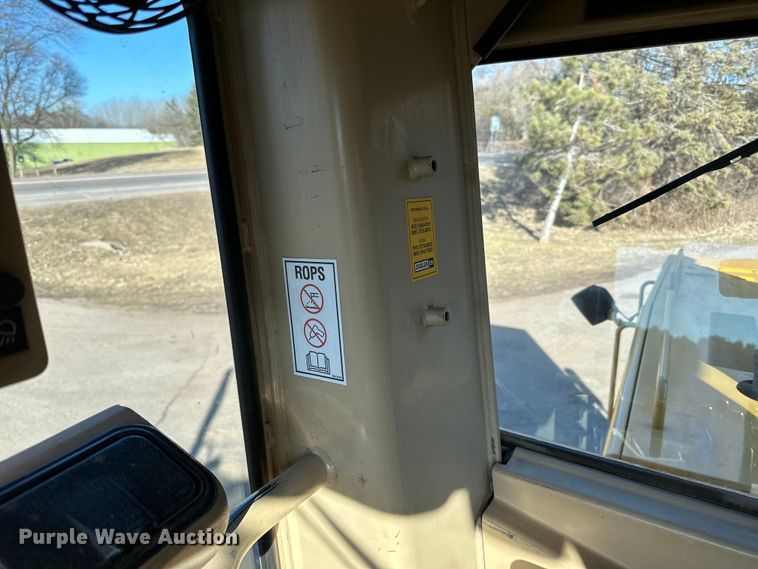 image for item DO3208 2001 Caterpillar  140H motor grader