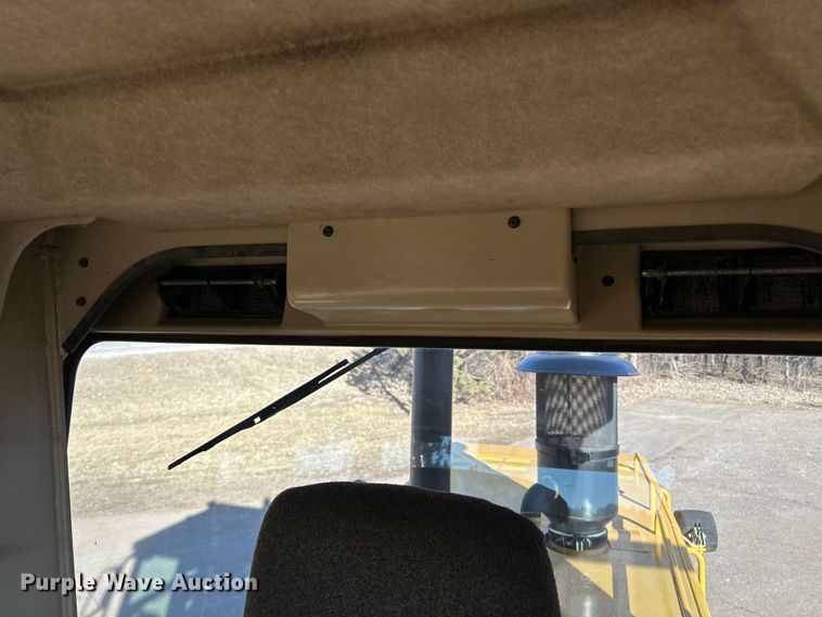 image for item DO3208 2001 Caterpillar  140H motor grader