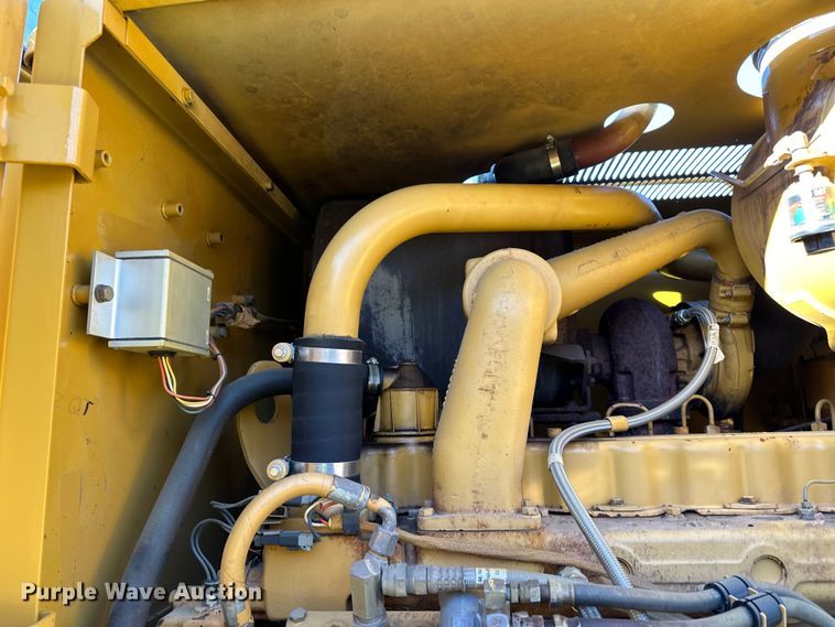 image for item DO3208 2001 Caterpillar  140H motor grader