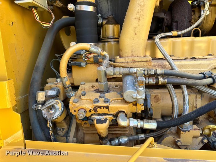 image for item DO3208 2001 Caterpillar  140H motor grader