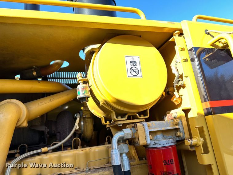 image for item DO3208 2001 Caterpillar  140H motor grader