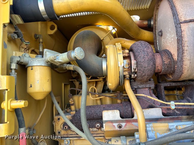 image for item DO3208 2001 Caterpillar  140H motor grader