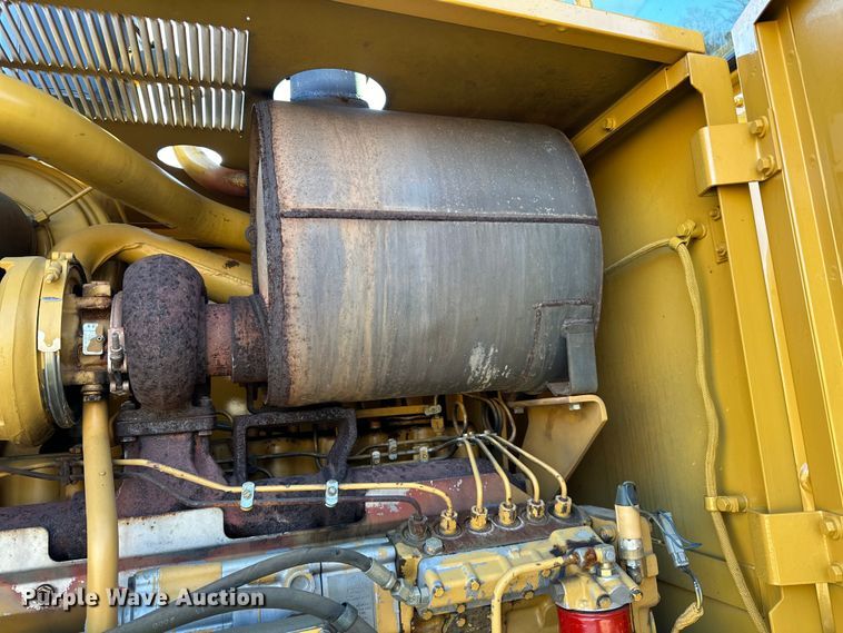 image for item DO3208 2001 Caterpillar  140H motor grader