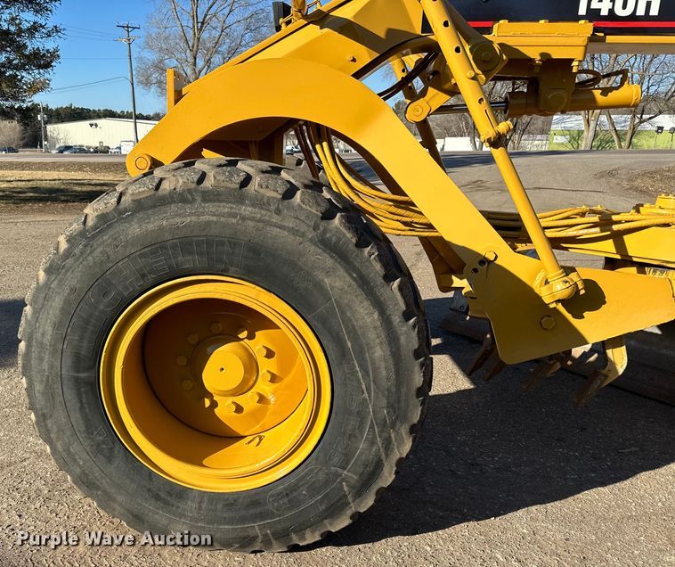 image for item DO3208 2001 Caterpillar  140H motor grader