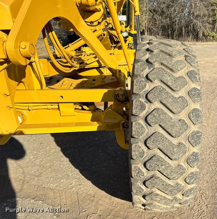 image for item DO3208 2001 Caterpillar  140H motor grader