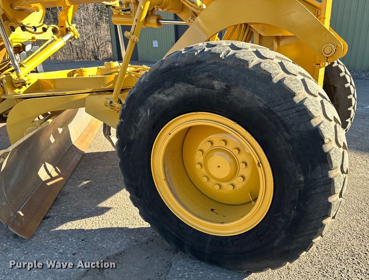 image for item DO3208 2001 Caterpillar  140H motor grader