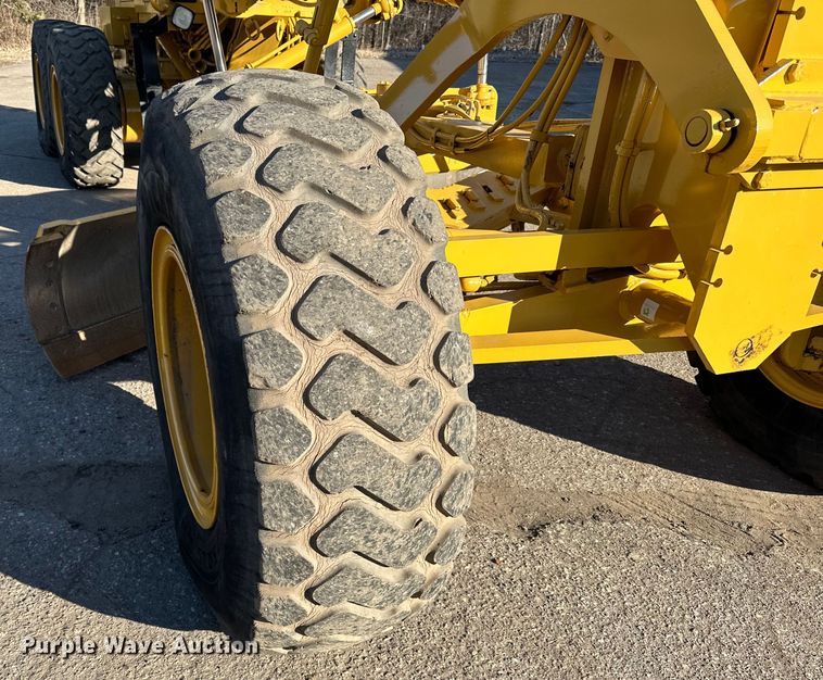 image for item DO3208 2001 Caterpillar  140H motor grader