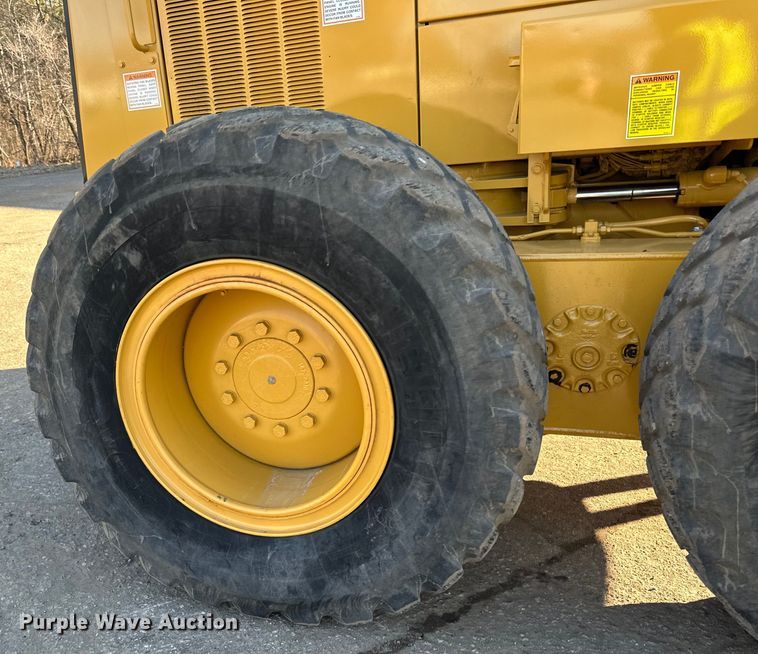 image for item DO3208 2001 Caterpillar  140H motor grader