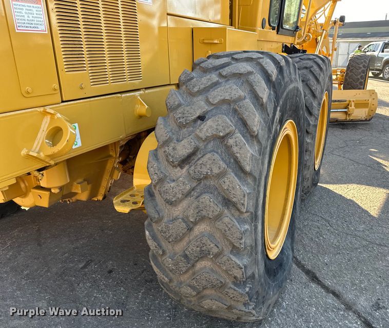 image for item DO3208 2001 Caterpillar  140H motor grader