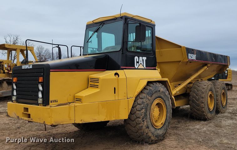 image for item DO3210 1999 Caterpillar D250E II haul truck