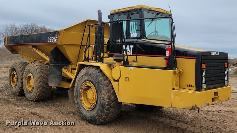 image for item DO3210 1999 Caterpillar D250E II haul truck