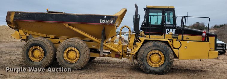 image for item DO3210 1999 Caterpillar D250E II haul truck