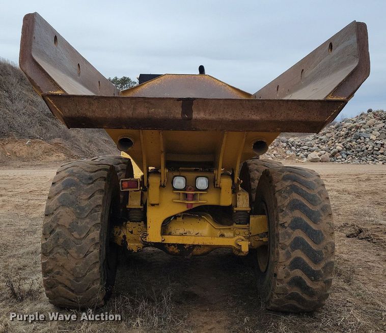 image for item DO3210 1999 Caterpillar D250E II haul truck