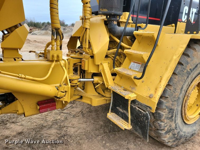 image for item DO3210 1999 Caterpillar D250E II haul truck