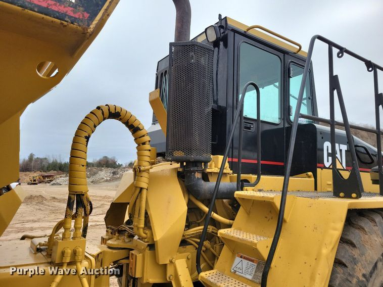 image for item DO3210 1999 Caterpillar D250E II haul truck