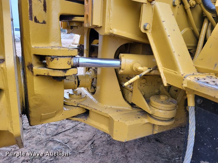 image for item DO3210 1999 Caterpillar D250E II haul truck