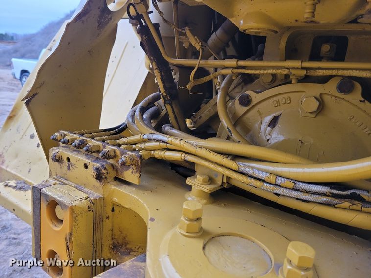 image for item DO3210 1999 Caterpillar D250E II haul truck