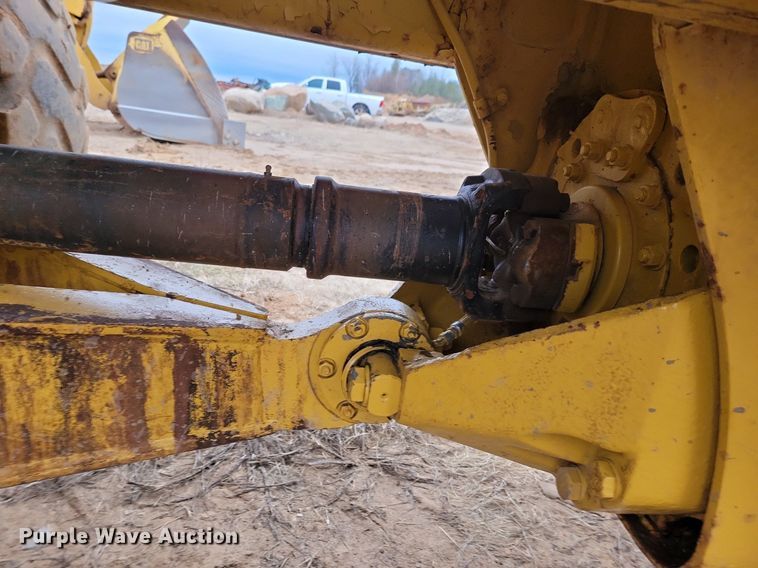 image for item DO3210 1999 Caterpillar D250E II haul truck