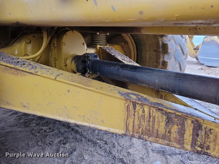 image for item DO3210 1999 Caterpillar D250E II haul truck