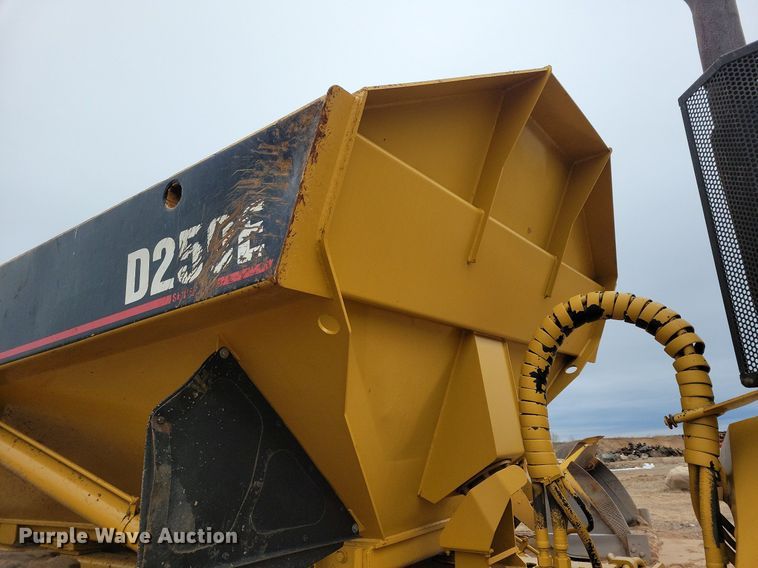 image for item DO3210 1999 Caterpillar D250E II haul truck