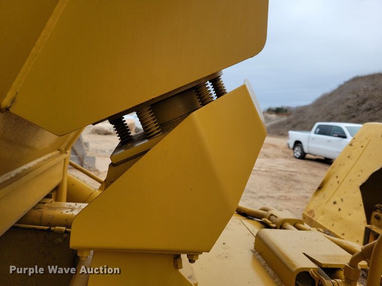 image for item DO3210 1999 Caterpillar D250E II haul truck