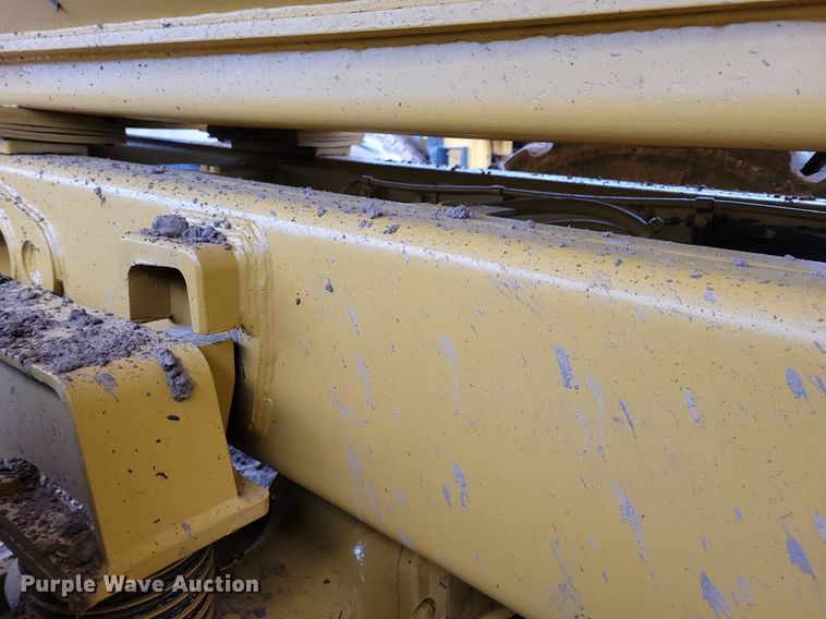 image for item DO3210 1999 Caterpillar D250E II haul truck