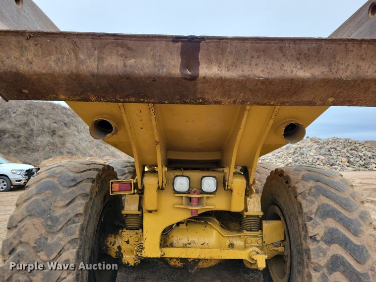 image for item DO3210 1999 Caterpillar D250E II haul truck