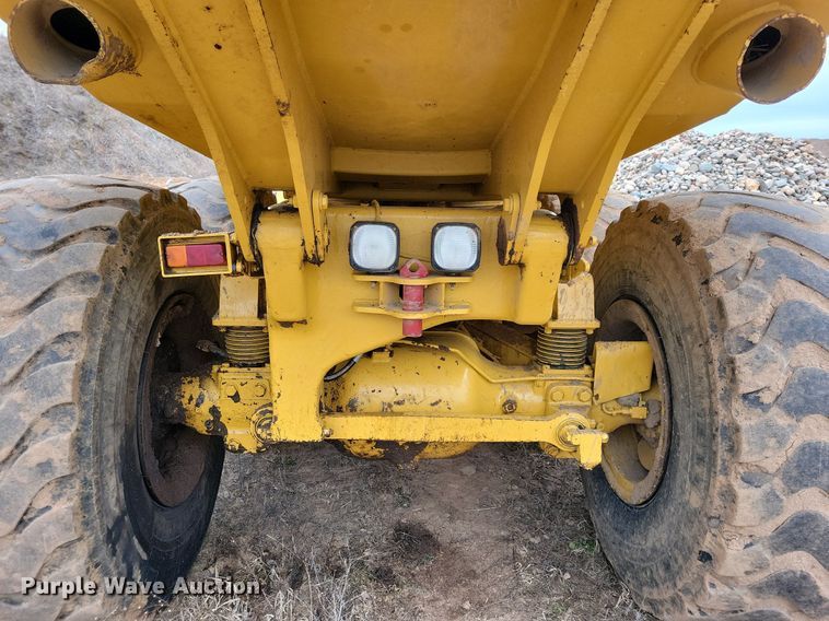 image for item DO3210 1999 Caterpillar D250E II haul truck