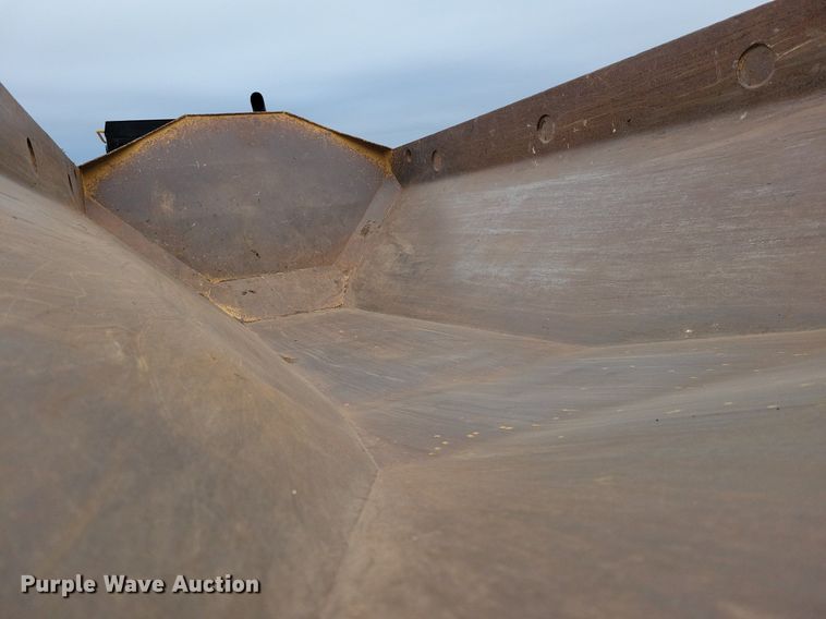 image for item DO3210 1999 Caterpillar D250E II haul truck