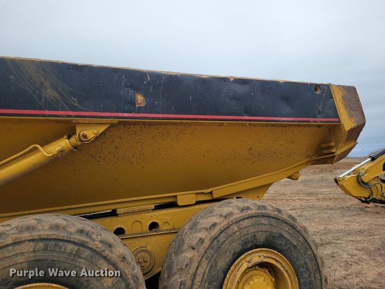 image for item DO3210 1999 Caterpillar D250E II haul truck