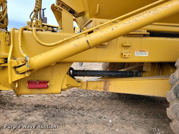 image for item DO3210 1999 Caterpillar D250E II haul truck