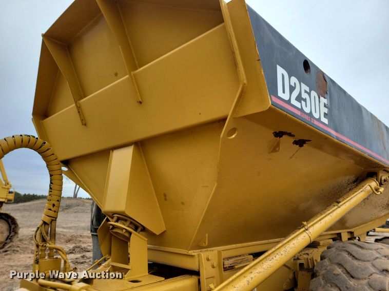 image for item DO3210 1999 Caterpillar D250E II haul truck