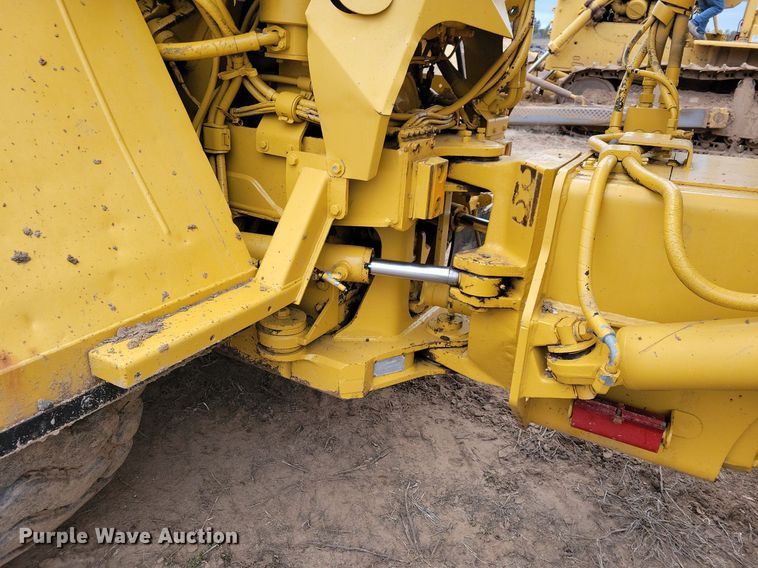 image for item DO3210 1999 Caterpillar D250E II haul truck